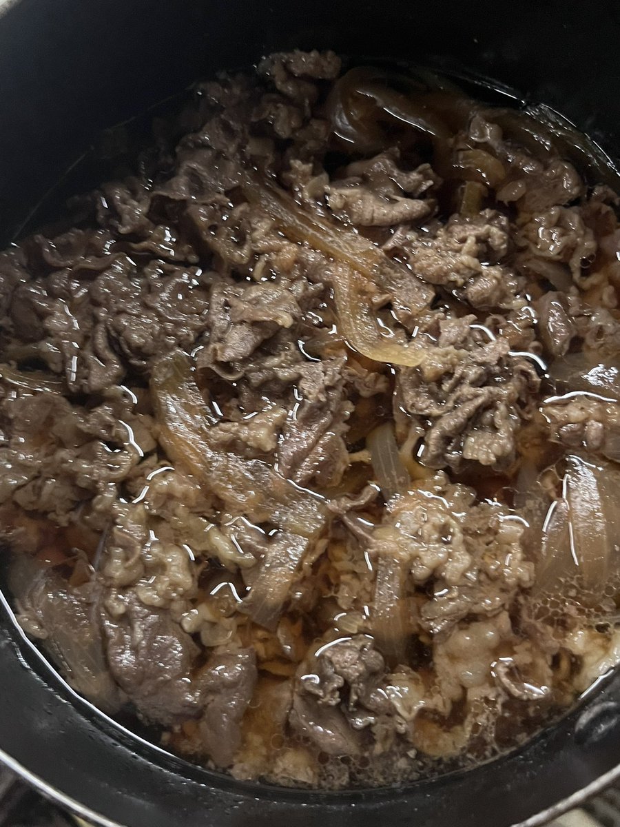 bemybabyyou's tweet photo. 今宵は、牛丼(ツマミだから牛皿か)と、
何日続いて作ってる😅セロリと胡瓜のフレンチドレッシング和え😆 https://t.co/lozz3qMlmJ
