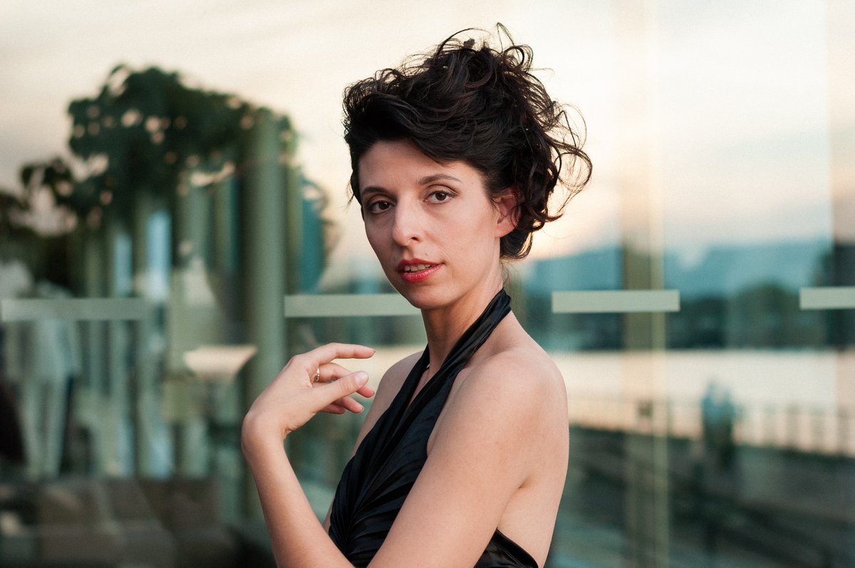 Maya at sunset || Maya im Abendlicht #berlin #schauspielerin #actress #singer #portraitphotography