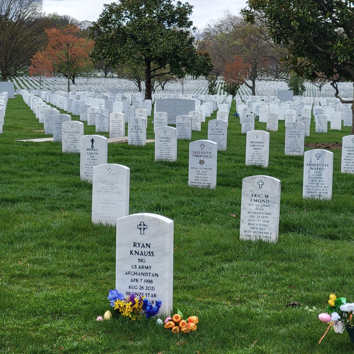Recently, the GoVA team had the honor of visiting Arlington National Cemetery to pay respects to a fallen soldier who made the ultimate sacrifice in Afghanistan.

Listen to the story here: hubs.li/Q02vYj-S0

#MemorialDayForever #HonorThroughAction #GoVAGivesBack