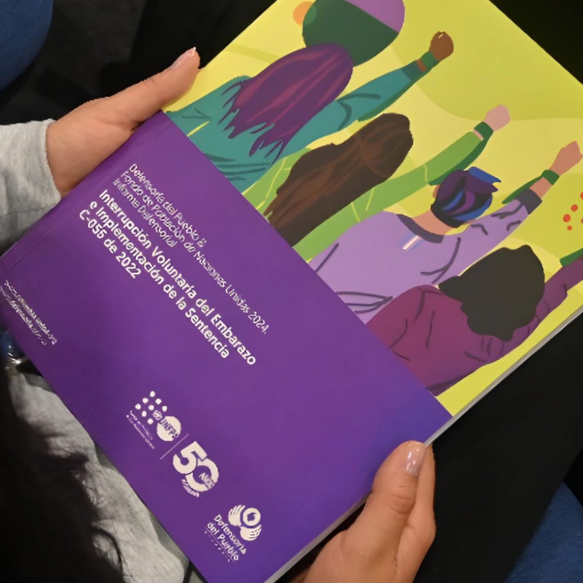 🟢 UNFPA Colombia y la Delegada de Derechos de las Mujeres de @DefensoriaCol presentan el Informe Defensorial sobre la Interrupción Voluntaria del Embarazo y la Sentencia C-055 de 2022. El informe aborda los derechos reproductivos, analiza barreras y propone medidas para la