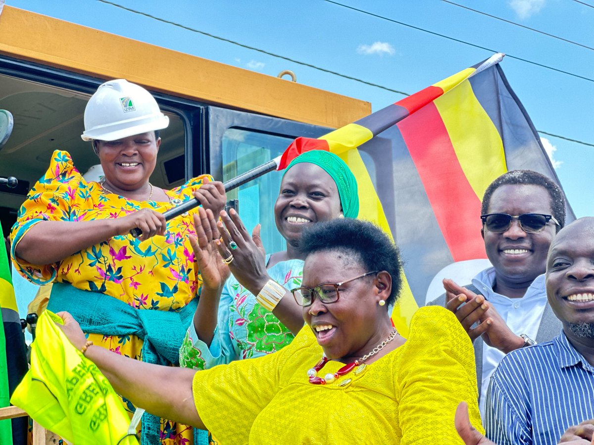 UNRA_UG's tweet photo. The Koboko - Yumbe - Moyo road project (103.08Km) has received tremendous support from the different political stakeholders. 

The project seeks to improve roads and connectivity in the districts it traverses, ultimately transforming lives in the region. 

#UNRAworks https://t.co/RXFMYHQGQ6