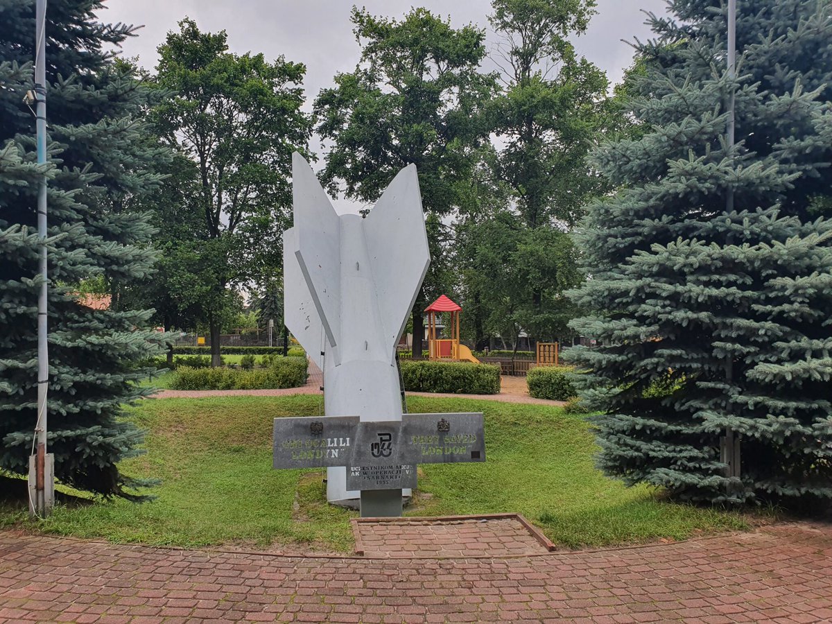 MagdaHT's tweet photo. 80 years ago on 20 May 1944 a German V-2 rocket crashed onto a bank of the River Bug and did not explode. The Polish Home Army retrieved it and transported the vital parts to Warsaw where they were examined and then flown to Britain in Operation Wildhorn III. #WW2 #Poland #OTD https://t.co/oQxfZL9Gom