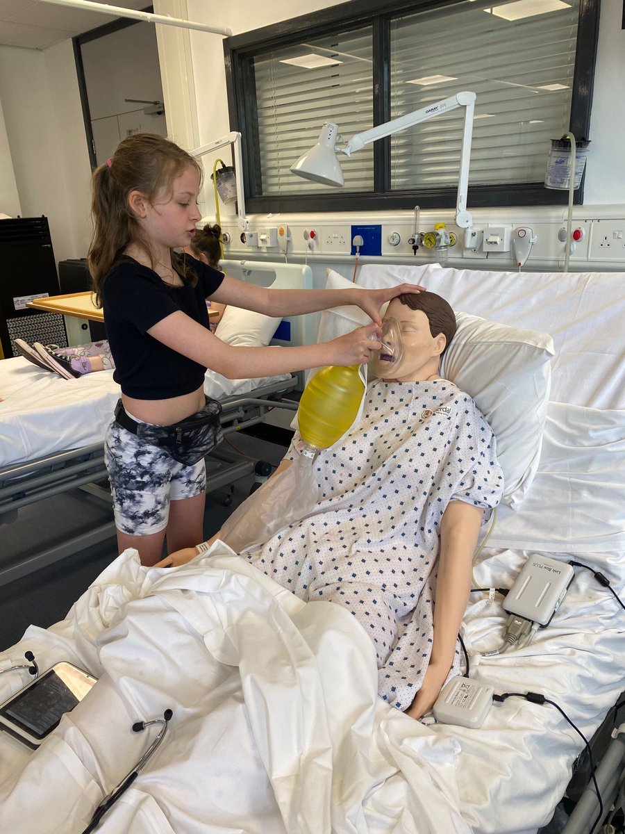 QUBSONM's tweet photo. The School of Nursing and Midwifery Student Athena Swan Committee organised a very successful Family Fun Day on 11th May 2024 🌞 👏 The event was for students' families and friends to attend, see the facilities in where they come to study at Queen's, meet their peers and staff. https://t.co/V4iDCqRMrj