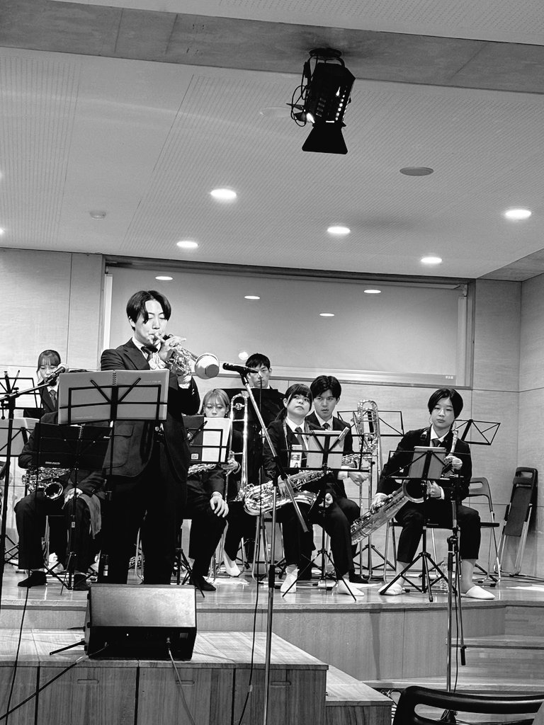 RUSH_JE's tweet photo. 【ライブレポート②】
昨日、第3回関西BIG BAND JAMに出演させていただきました！
関西圏のアマチュアバンドが集まり、お客様も我々も楽しめる良い機会となりました。
また、今回からRUSH'24の衣装を着用してバッチリキメていきました！

来週5/26は部内ライブ！
こちらもよろしくお願いします！ https://t.co/pNW8ZZIFir