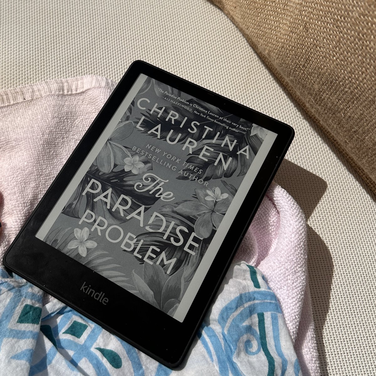 If you love the fake dating trope and loved the show Succession, this is the book for you. #theparadiseproblem #christinalauren #romcombooks #fakedatingtrope
