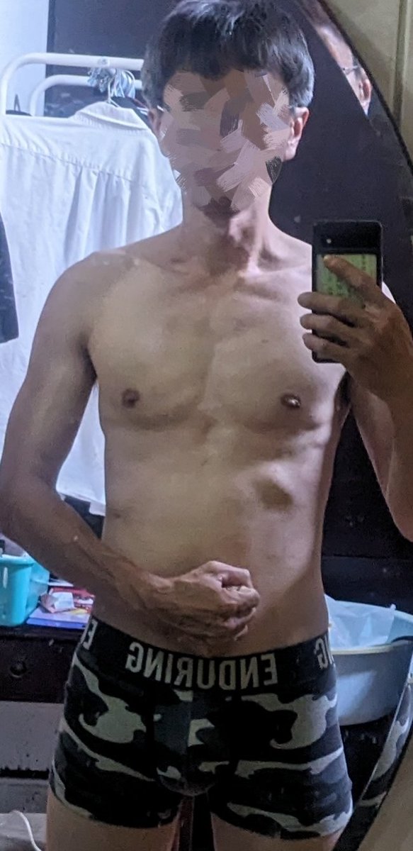 練胸11.12day
今天多一張軟屌照
最近感覺都在亂練