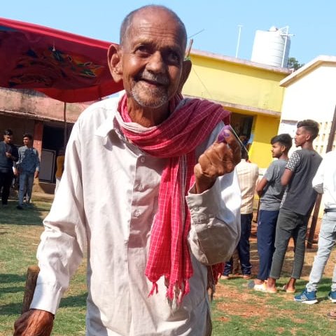 A Voter's Smile! An elderly voter beaming with joy after casting his vote. #YouAreTheOne #Jharkhand #LokSabhaElections2024 #ChunavKaParv #DeshKaGarv