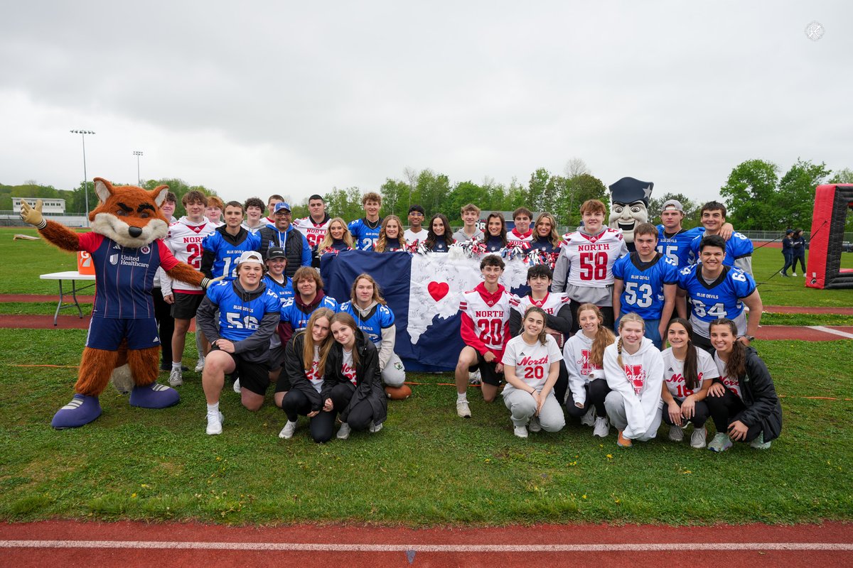 Yesterday, @RevsFoundation & @PatsFoundation held a community day for the city of Lewiston, Maine. The day included a football and soccer clinic for youth, family games, activities and more! #LewistonStrong 💙❤️