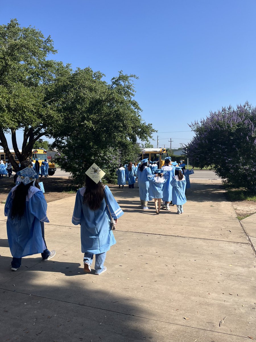 Our Seniors are getting ready to head back to the place where everything started. Senior Walk at the @FortWorthISD Elementary Schools @AGallegosEdD @ChrisjBarksdale @CharlieGarciaFW