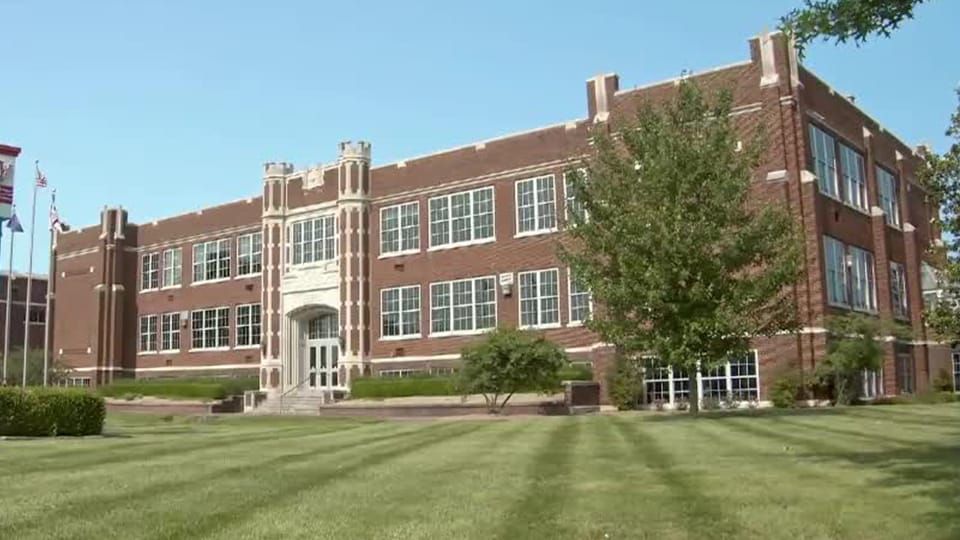 Tell City Jr.-Sr. High School was named a 2023 School of Excellence Award winner by @HigherEdIN—one of 27 schools nationwide.

Lisa Noble and Chris Hollinden spoke with @IIB about how they encourage postsecondary success. 

buff.ly/3QMUzVu 

#freelancewriter #journalist