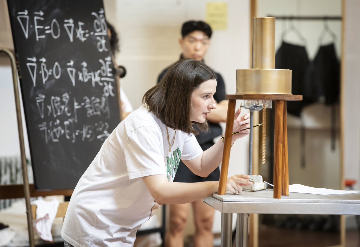 🎭 SNEAK PEEK 🎭 Rehearsal images have been released for the English language premiere of major new musical Marie Curie, which plays at London’s @CharingCrossThr from 1 June-28 July. To book tickets, please click on the link below… prf.hn/click/camref:1… #ad 📸 Pamela Raith