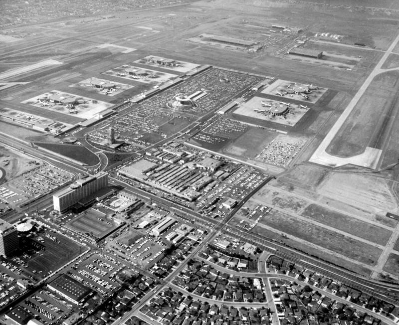 Aerial view of Los Angeles International Airport, 1964. It’s rather shocking to see all the empty land. How nice it must have been back in 1964 when you could see your loved one off at the gate lounge. No security, no scans, no lines, and no need to take off your damned shoes.