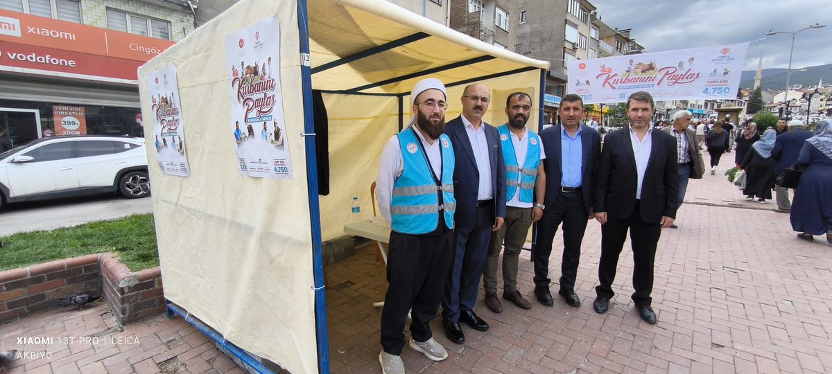 TOSYADNGREVLLER's tweet photo. Tosya ilçe Müftülüğü olarak oluşturulan Kurban bağış standını ziyaret ettik 
Yurt İçi 
Yurt Dışı ve
Filistin e  
Kurban bağışı yapmak isteyen hayırseverlerimizi müftülüğümüze ve standımıza bekleriz 
@bekirderin60
@Muftuluk_37 
@dibdhgm
@DiyanetVakfi 
@izani_turan
@DIBAliErbas https://t.co/vjoP0WcOgb