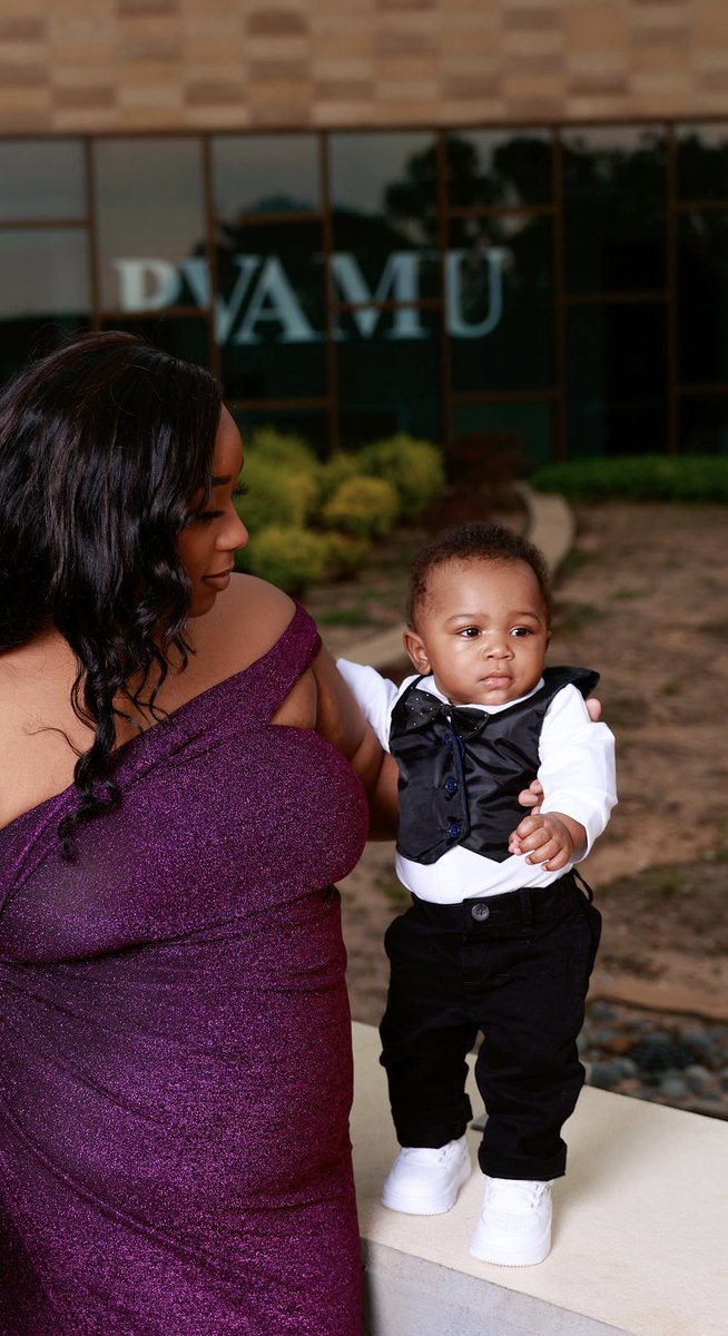 Daazzaannii's tweet photo. Graduated college with a kid💙🥹🫶🏽 #pvamugrad #boymom https://t.co/u2ZvVqpMfb