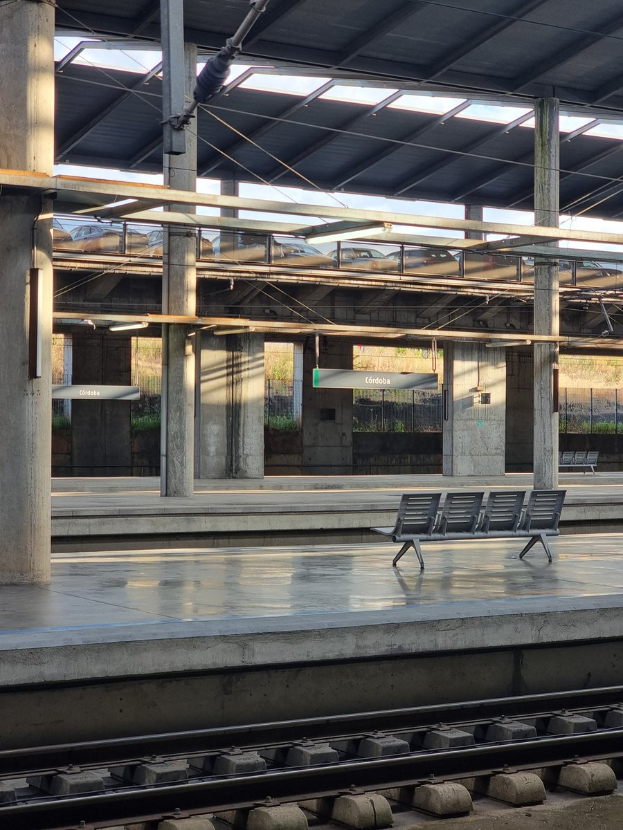 En constante movimiento🚄.
Ese es mi estilo profesional. Tal vez demasiado literal en los últimos y próximos meses.

Nunca ha estado más presente el lema: #SiempreListos. Hay que estar preparados para adaptarnos y desarrollar soluciones. En constante movimiento.
#cambioclimatico