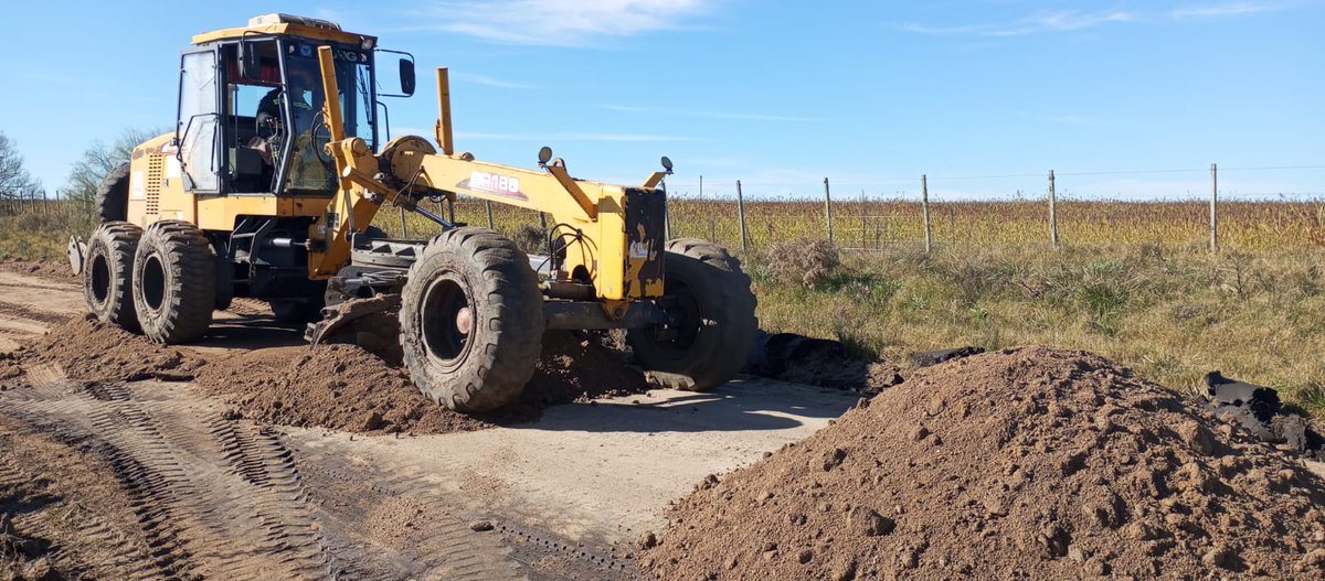 Trabajos en la zona norte del departamento dentro del  plan de recuperación de camineria rural ,  Kilómetro 152 ruta 5 y en camino Cruz Alta