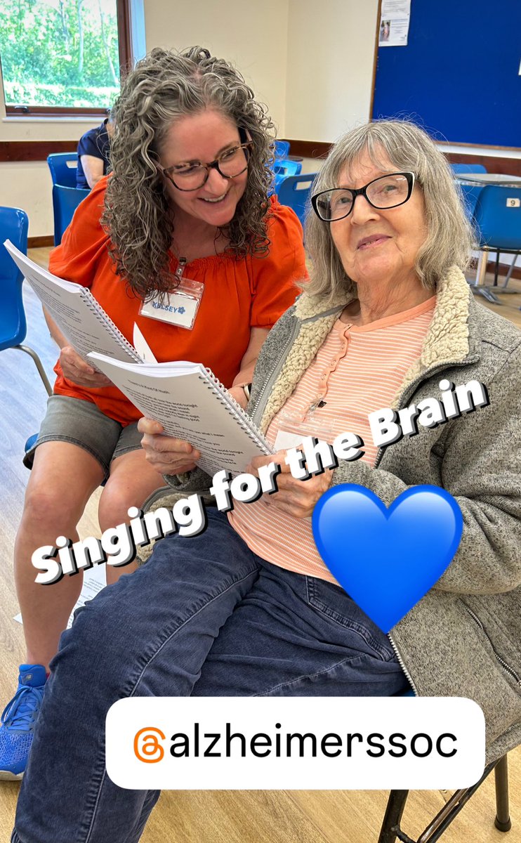 With the wonderful Milton Keynes Singing for the Brain Group @alzheimerssoc 💙💙💙.