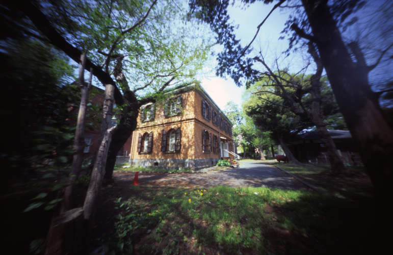 過去作品から毎日1枚、#針穴写真 を上げているっしょ。1108日目。
#煉瓦の建物 
#pinhole 
#pinholephotography 
#ピンホール写真 
#lensless 
#onfilm 
#fujifilm 
#velvia50 
#filmisnotdead 
#velvia50をなくさないで 
#mediumformat 
#120film 
#6x9 
#believeinfilm 
#1日1枚針穴写真