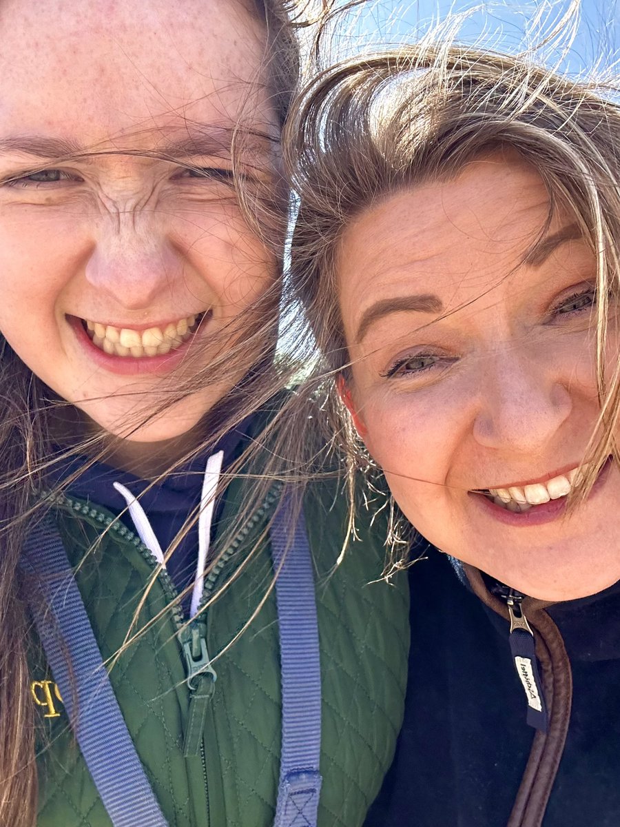 My beautiful <a href="/islaycountrygal/">Millie_Clark</a> is building up her experience for her personal statement to apply to vet med <a href="/UofGSBOHVM/">UofG SBOHVM</a> &amp;  <a href="/TheDickVet/">The Royal (Dick) School of Veterinary Studies</a> 

She’s been on her own during lambing with the family farm for the last few days so I helped her escape to the beach for an hour this afternoon😊