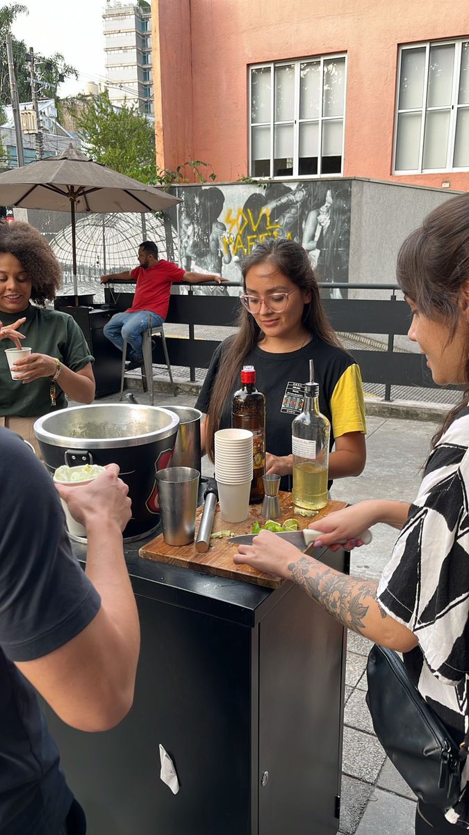 ____Fka's tweet image. No deja de sorprenderme mi capacidad para superar obstáculos y adaptarme al cambio tan rápido. Sigo siendo la misma pero una versión mejorada, ahora con nuevas amistades y un nuevo idioma a mi currículum :) 
Muito obrigada São Paulo 🇧🇷