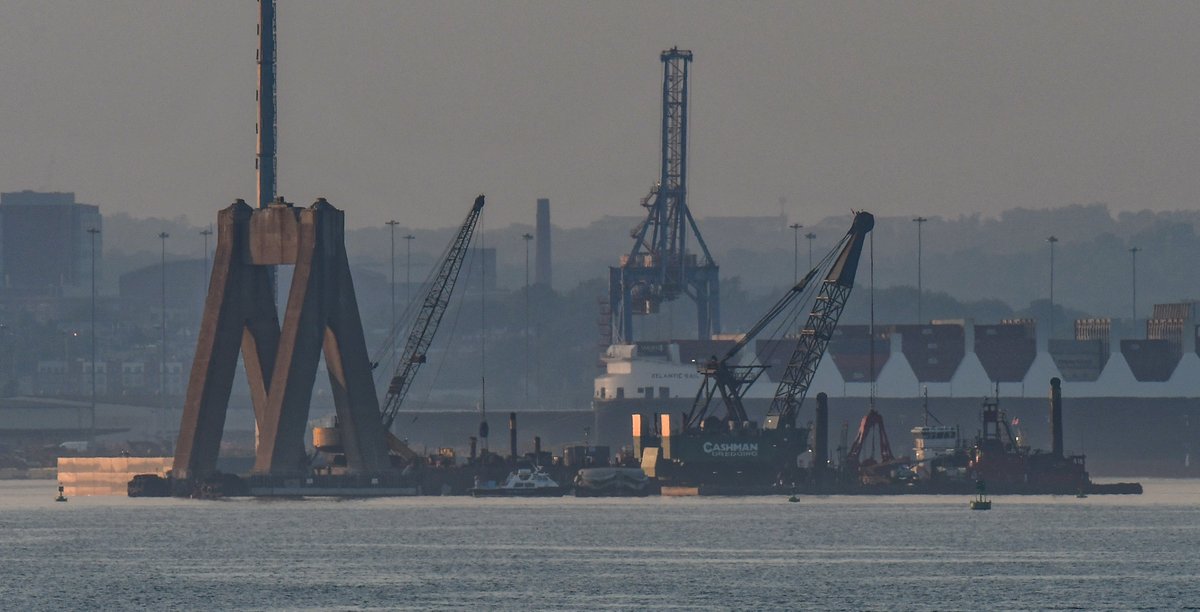 ByTheBayPhotos's tweet image. Last night's view of the Dali at the Francis Scott Key Bridge site before the ship was moved this morning. 

#KeyBridge #KeyBridgeNews #KeyBridgeCollapse #Baltimore