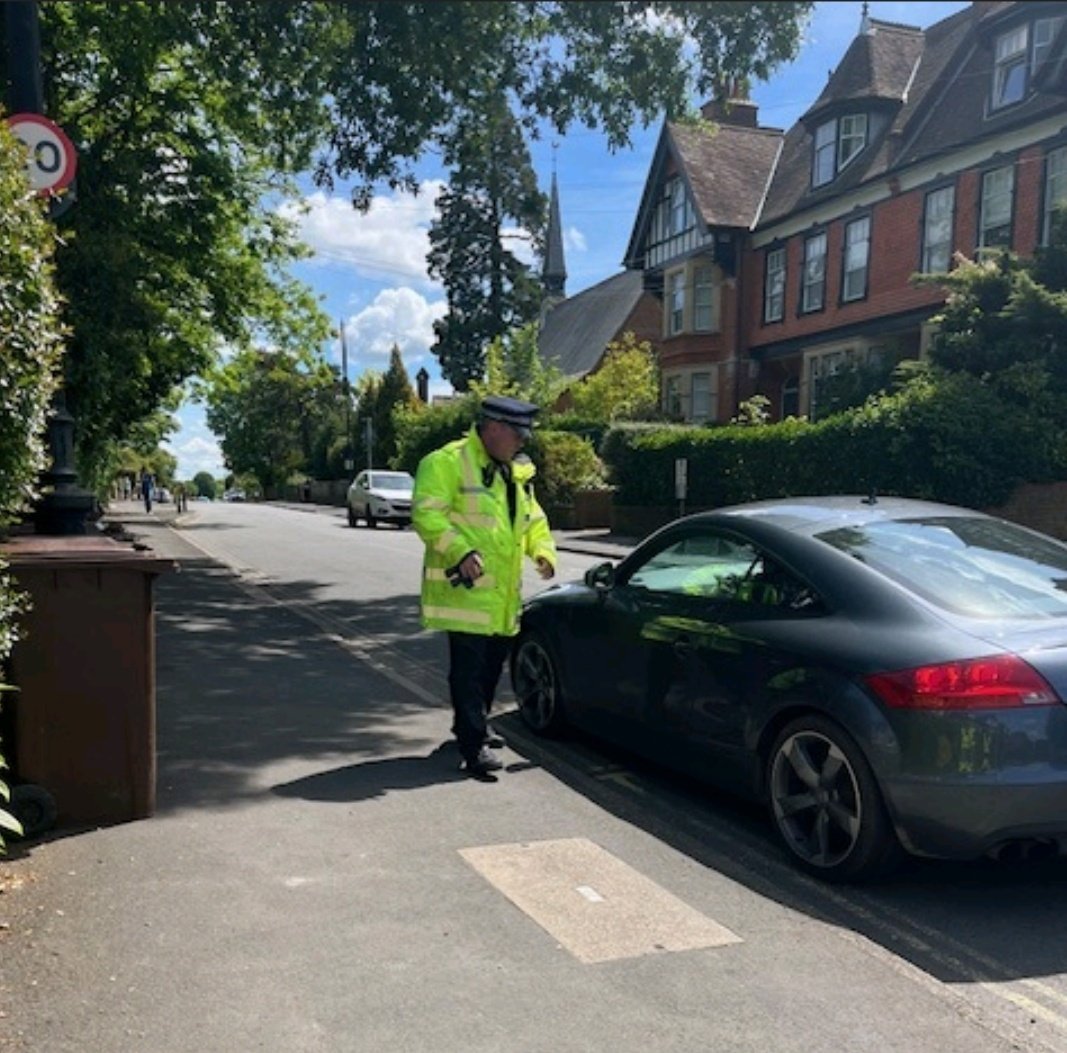 KentSpeedwatch's tweet image. Our engagement enforcement officer has been out and about and visited Dry Hill Park Road, #Tonbridge, we were responding to #20mph speed complaints from our #Speedwatch team. 2 vehicles stopped ✋️ and tickets were issued. @KentPoliceTon