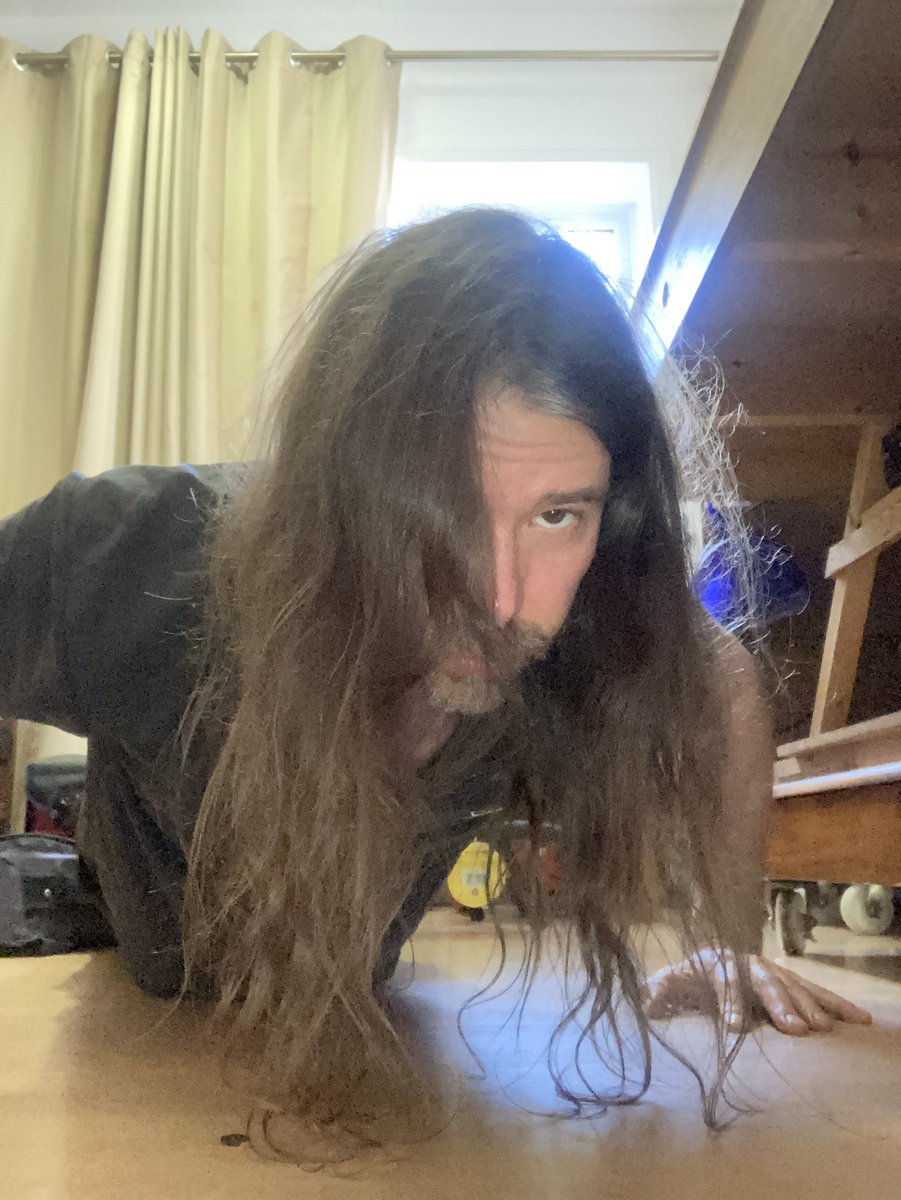 Does anyone else just do random pushups in random places…or other exercises during the day? 

#fitness #health #bodybuilding #fit #exercise