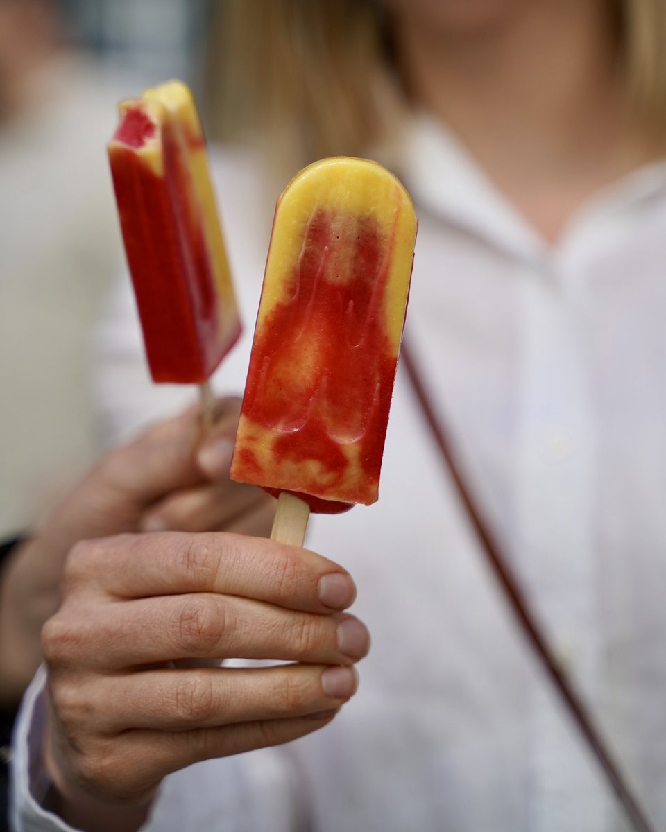 Joen ja <a href="/theshiftfi/">THESHIFT</a>:n yhteistä jäätelötaukoa vietettiin tänään kauniissa kesäiltapäivässä ☀️ Kiitos kaikille paikalla olleille, nähdään SHIFTissä!