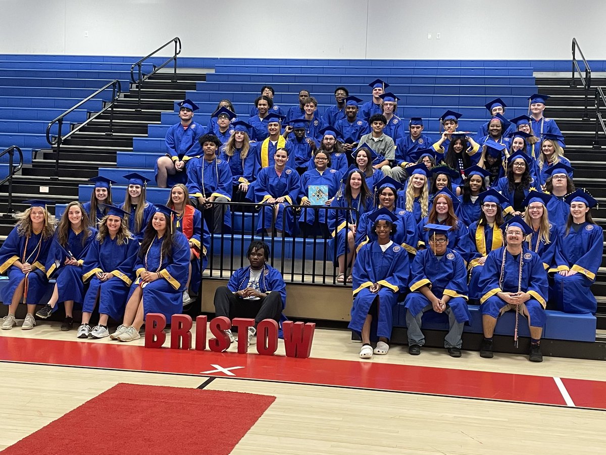 @WEHSRaiders Bristow Bears grad walk @bristowelem #ReadyForTheWorld @WEGuidance