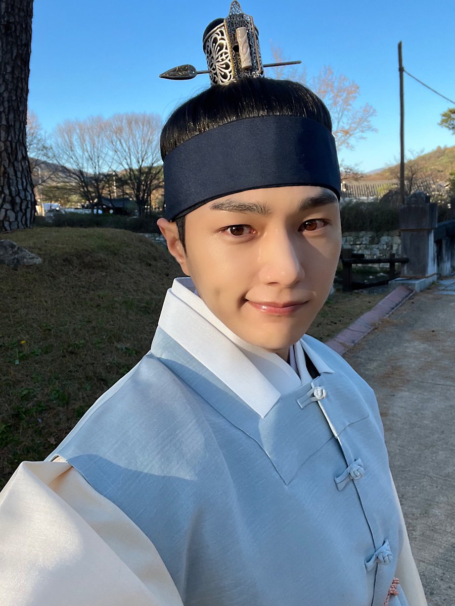 LKMS_official's tweet photo. [📷] #함부로대해줘 

아흔여덟...아흔아홉...온...!
홍도로 인해 윤복의 벽은 조금씩 허물어지는 중🥹

#김명수 #KIMMYUNGSOO #엘 #L 
#함부로대해줘 #DaretoLoveMe #신윤복 
#짠내나는_윤복이_소중하게_대해줄_오브피릿_구함 
#신윤복_울리면_우리가_가만_안_둬👊 https://t.co/j0COAIUXOe
