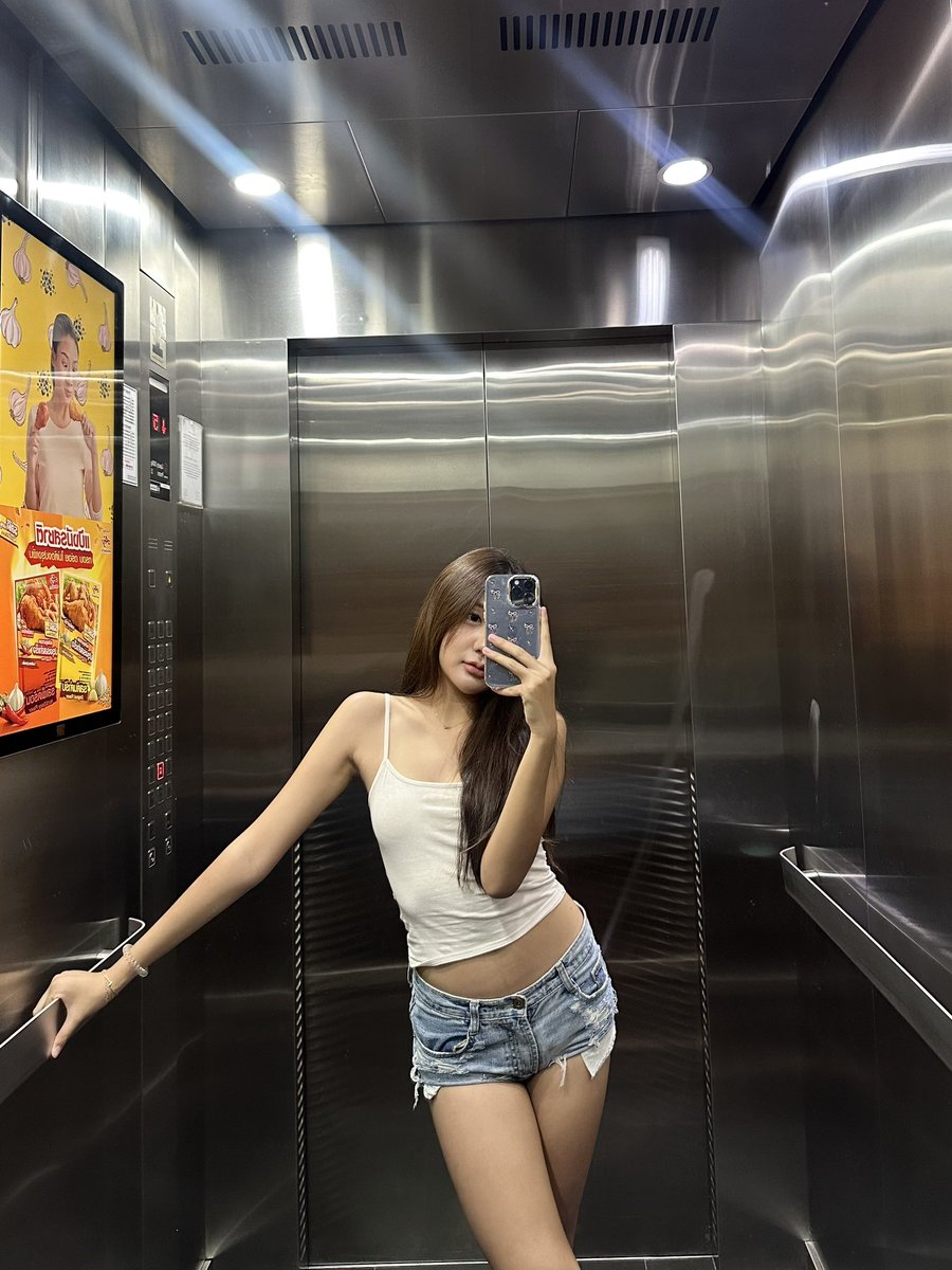 กางเกงไรเนี้ย ใส่อีกนะ https://t.co/9QQoXMPHuy