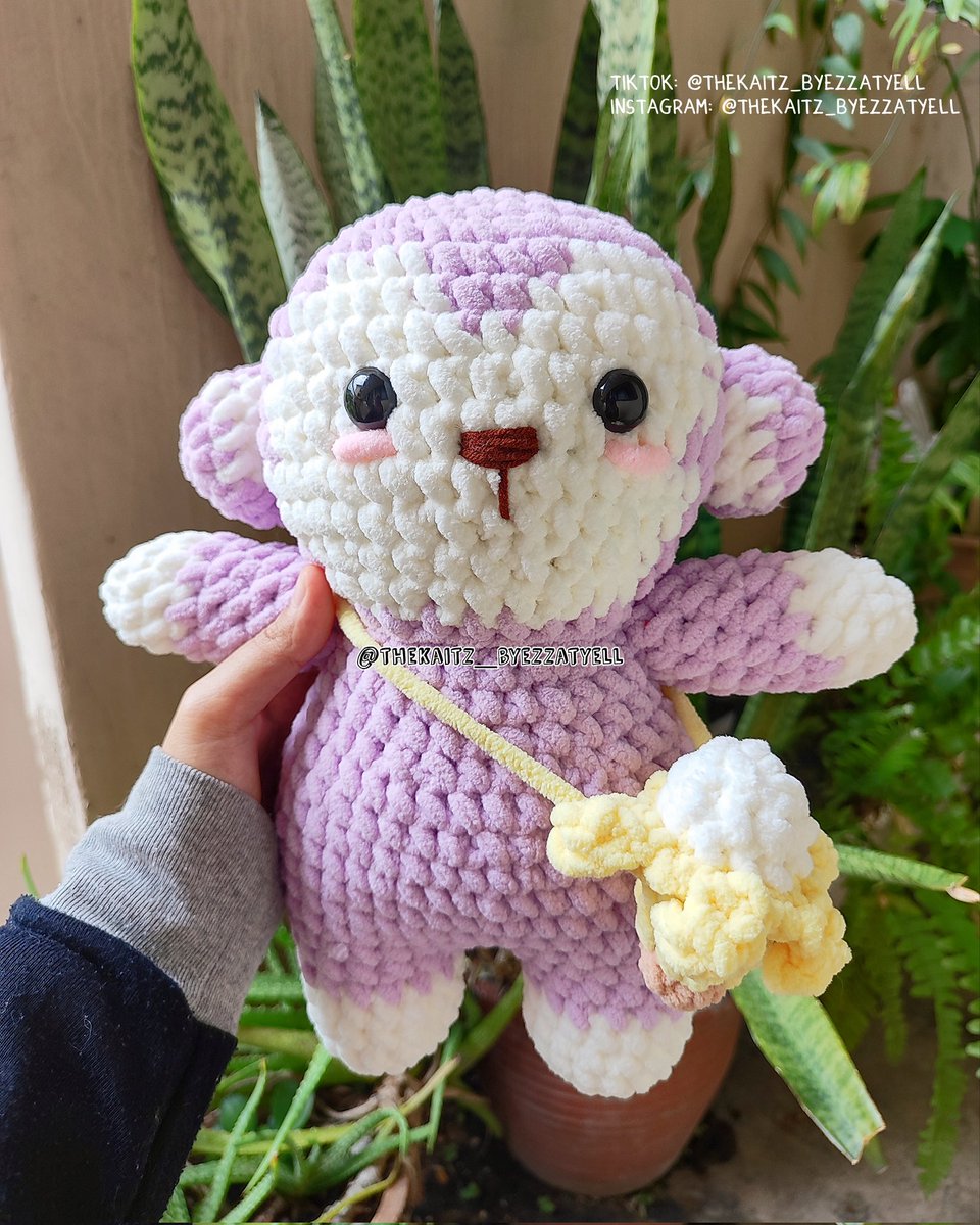 The_Kaitz's tweet photo. 🐱Monkey plushie with banana bag🐱
✨Preorder 14 days
✨Send me a message to adopt/ custom your own plushies (https://t.co/cS79yGOOH5…) #crochetmalaysia #smallbusiness #plushiemalaysia #monkeyplushie https://t.co/ma84SeAF3r