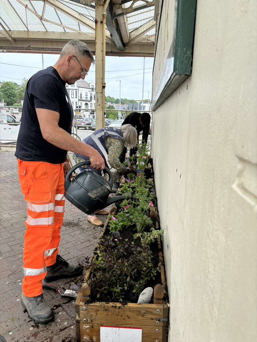 Starting #CommunityRailweek at @tfwrail Bangor station refreshing the planters in partnership with @BTPNorthWales @AvantiWestCoast @transport_wales and @ConwyVNWCoast