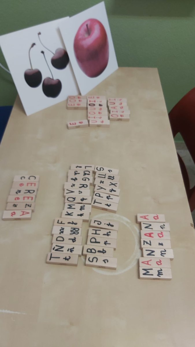 MurciaSanPablo's tweet photo. ATENCIÓN DIVERSIDAD 🤩♥️📚
Nuestros alumnos disfrutan de unas increíbles maestras ♥️ se puede observar el material que utilizan con algunos alumnos de Infantil para trabajar diversos aspectos educativos 😊
#SOMOSSANPABLO
#Escuela #Murcia #Educarm #aprendizajesignificativo https://t.co/JdLqD70GuA
