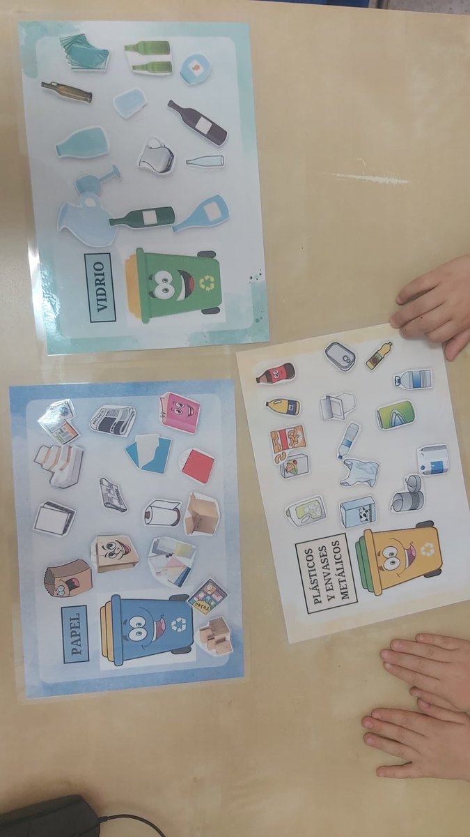 MurciaSanPablo's tweet photo. ATENCIÓN DIVERSIDAD 🤩♥️📚
Nuestros alumnos disfrutan de unas increíbles maestras ♥️ se puede observar el material que utilizan con algunos alumnos de Infantil para trabajar diversos aspectos educativos 😊
#SOMOSSANPABLO
#Escuela #Murcia #Educarm #aprendizajesignificativo https://t.co/JdLqD70GuA