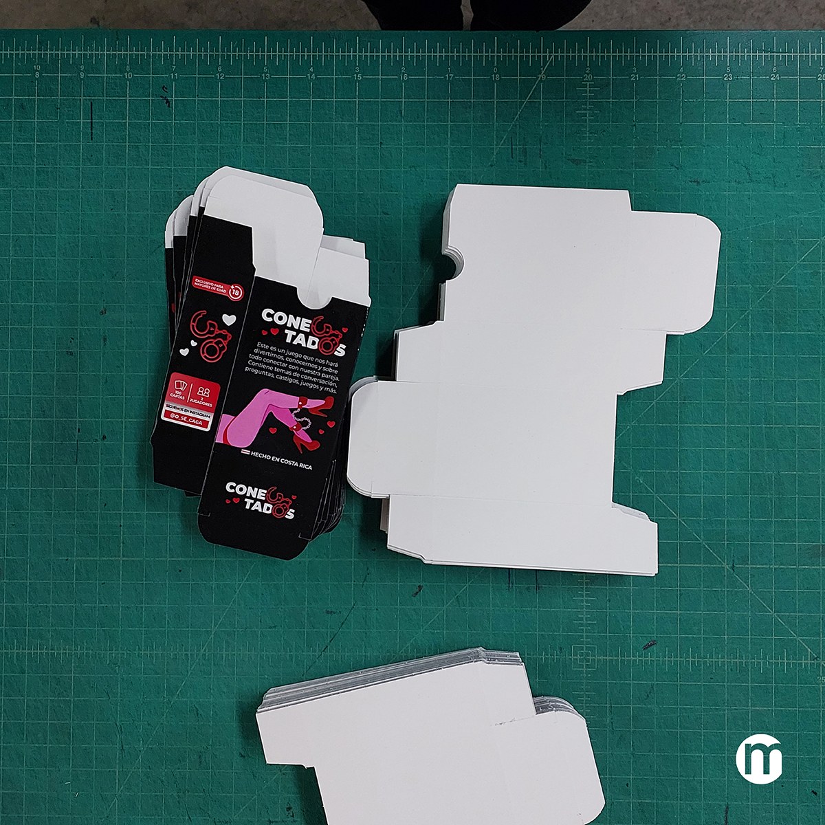 masterlitho's tweet image. Del mismo creador de @o_se_caga, un juego que él describe como divertido e intimo, para pasar un buen rato con tu pareja.

Muchas gracias por seguir #imprimiendo con #Masterlitho.

#drinkinggames #cardsgames #gamesnight #osecaga