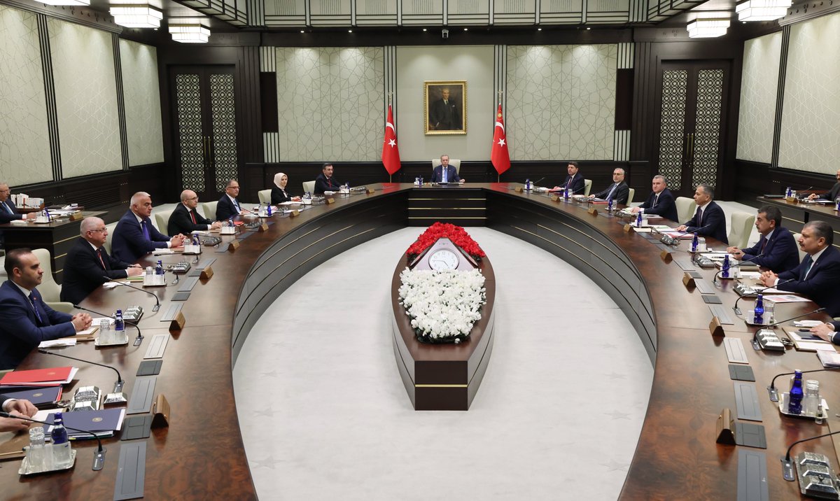 Cumhurbaşkanımız Recep Tayyip Erdoğan başkanlığında Cumhurbaşkanlığı Kabinesi toplandı.