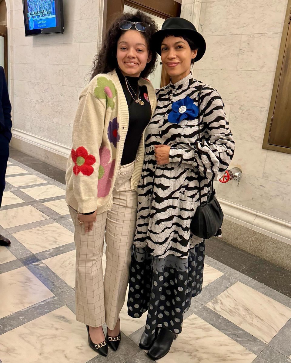 Great to have @rosariodawson and @sagaftra’s Rebecca Damon up in Albany to advocate for the #FashionAct. 

Fashion sellers need to be held accountable to standard environmental protection laws!