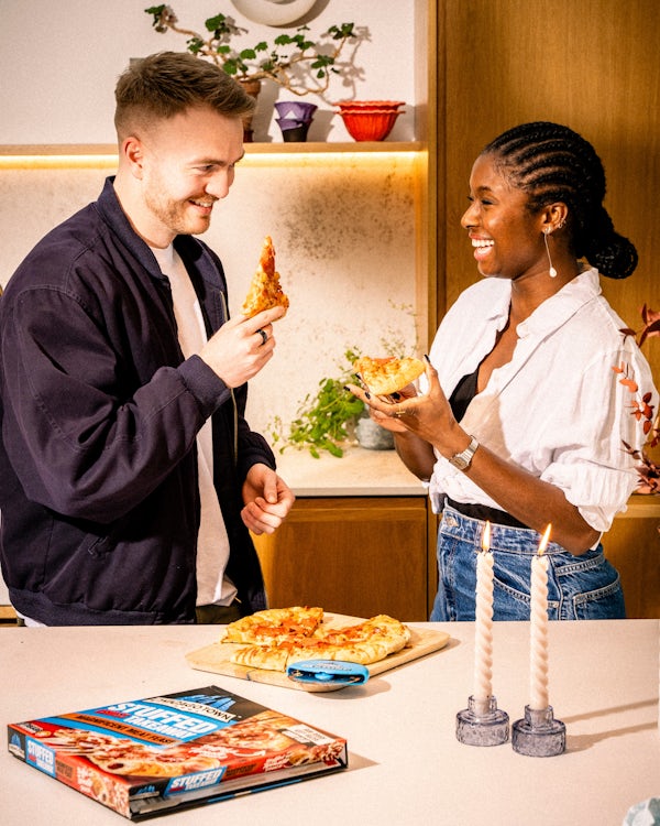 the second he cooked for me, I knew he was the one 😌  

#chicagotown #pizza #toppings #pizzatime #pizzalover #instafood #pizzagram #dailypizza #foodie #yummy #tasty #takeaway