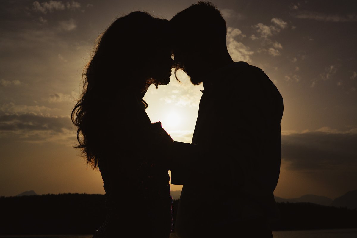 Week 4 finished yesterday at just over 42k words, and I posted an excerpt on my website! Next up: Week 5 is a supernatural romance novel called Phantom Crush. Read all about it here:

authorversusai.com/home/week-4-pa…