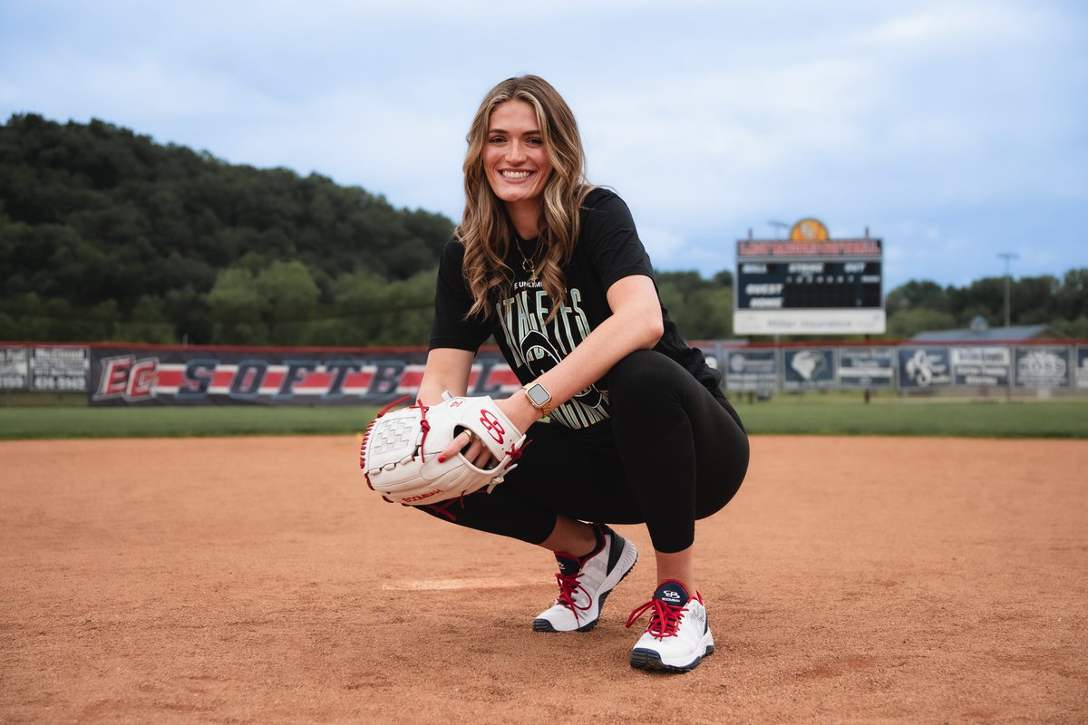 Montana looks pretty good in AU gear 🤩 we can't wait to see her on the field for AUX starting June 10th in Wichita! 🛍️ shop.auprosports.com/collections/te… #AUXProSB x @MontanaFouts
