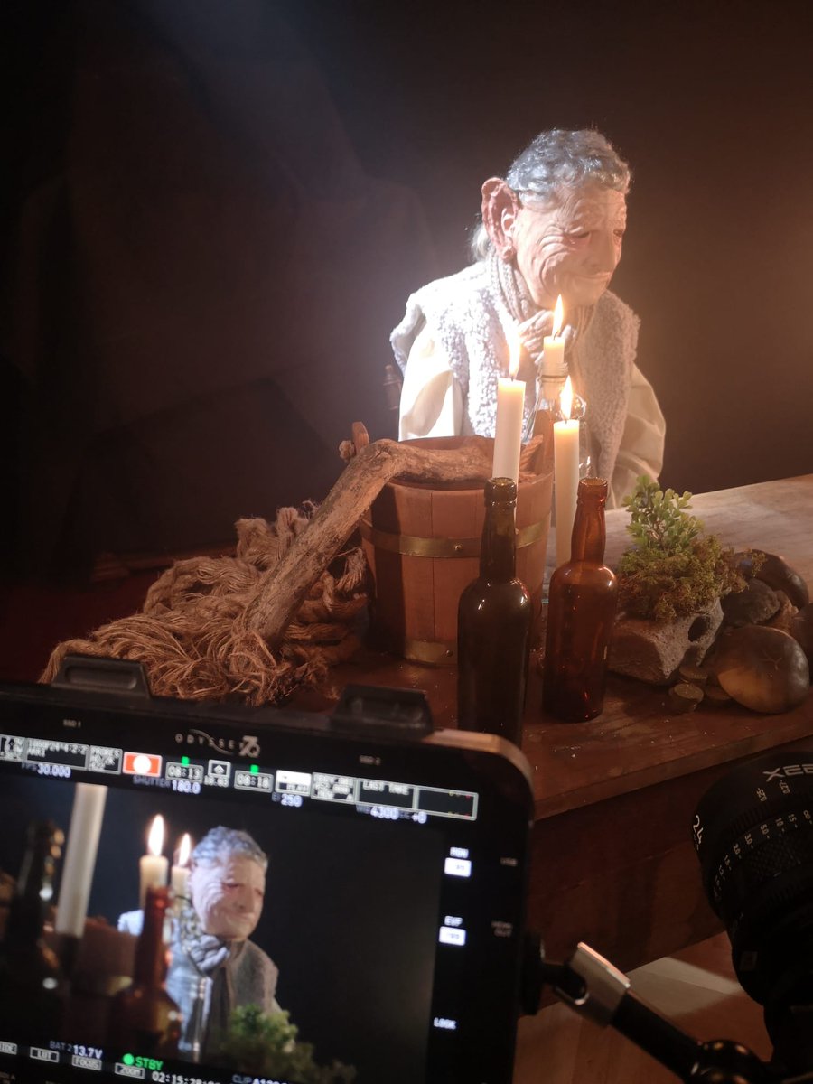 MezaVerdeProd's tweet photo. Ny tagning för Roald Dahl. Tack till Marika Carlsson och hennes skillz löste det sig ganska snyggt! #author #kulltorp #writer #roald #dahl #entrepreneur #filmmaking #school #education #utbildningsfilmer #biografi #läroplan #media #socialmedia #digitalmarketing #barnprogram https://t.co/VSzcHfR310