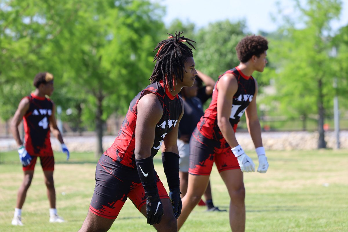 RedZoneIA's tweet photo. It was a picture perfect day for ball and Mayhem at the river! Check some of the action from this weekend's Mississippi Mayhem 7v7 tourney at Centennial Park in Davenport! @iowa7v7football @VisitQuadCities https://t.co/LPFC8BWq1m