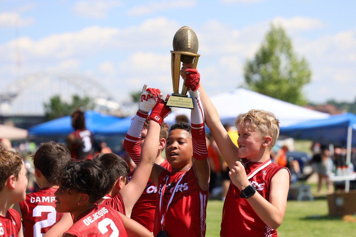 RedZoneIA's tweet photo. It was a picture perfect day for ball and Mayhem at the river! Check some of the action from this weekend's Mississippi Mayhem 7v7 tourney at Centennial Park in Davenport! @iowa7v7football @VisitQuadCities https://t.co/LPFC8BWq1m