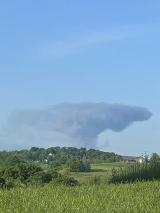 CoalfldJustice's tweet photo. 🚨🔥 HUGE FIRE at the nation's largest coal plant right now. A building storing diesel and other unknown chemicals at the Bailey Prep Plant in West Finley, PA caught fire early this morning and has released a massive plume of particulate matter and god knows what else. https://t.co/6FiVySITtX