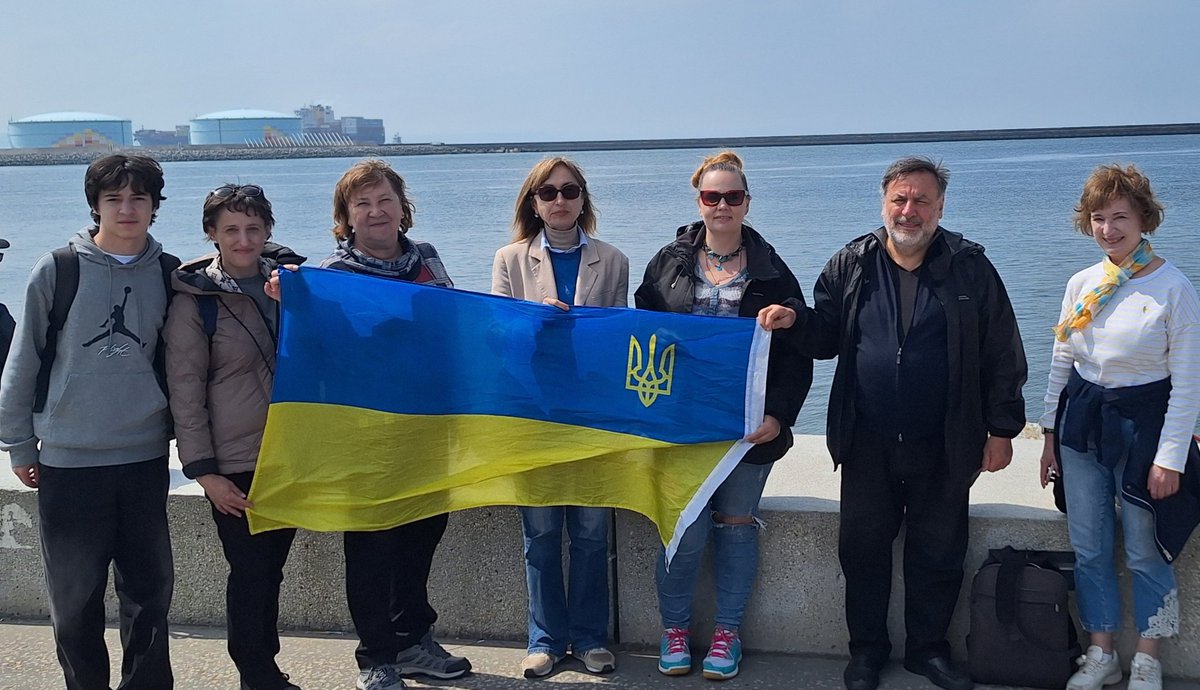 ArtistesUkraine's tweet photo. Avec les réfugiés ukrainiens des Hauts-de-Seine, un moment de solidarité et de partage en Normandie et au Havre en ce week-end de Pentecôte. @EmmanuelMacron @GabrielAttal @Ukraine https://t.co/jXJtGZg4S3
