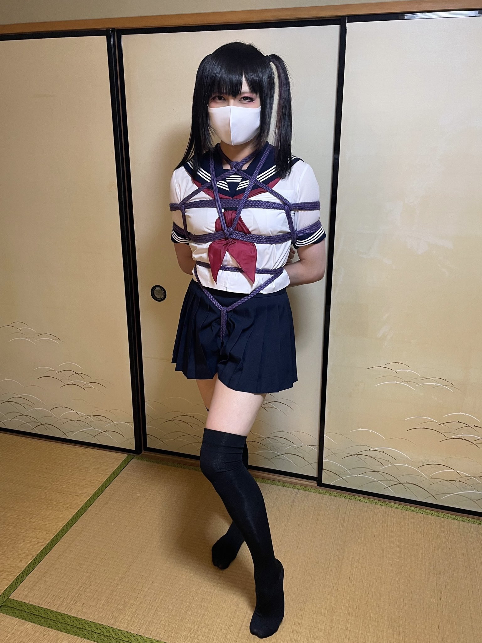 制服　股縄 
