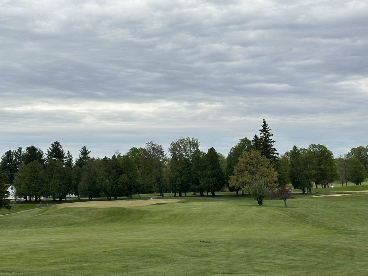 MarquetteGolf's tweet image. What a productive morning! Full mow on the short grass and a sand topdressing complete on the putting surfaces before the rain moves in! #TeamWork #GettingAfterIt #Heritage