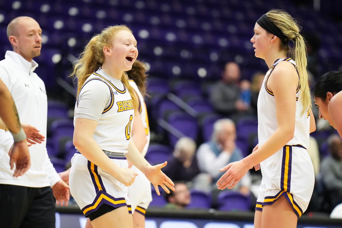 LipscombWBB's tweet photo. Wishing a very Happy Birthday to our rising sophomore guard  @livvandergriff 🎉🎂 Have an amazing day Liv! 

#IntoTheStorm ⛈️ | #HornsUp 🤘 https://t.co/XcezdLN17N