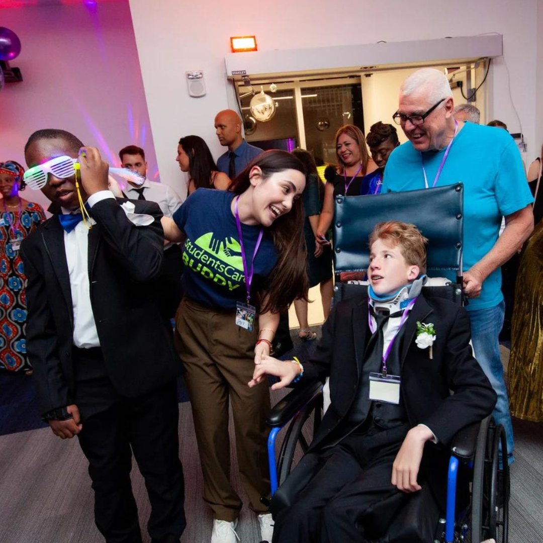 Holtz Children's Hospital hosted an unforgettable prom night 🌟 #StudentsCare volunteers from <a href="/univmiami/">University of Miami</a> &amp; <a href="/FIU/">FIU</a>  helped make the evening  magical for the hospital patients and their families💫. What a night! 💚💚💚 #MakingADifference #PromNightMagic